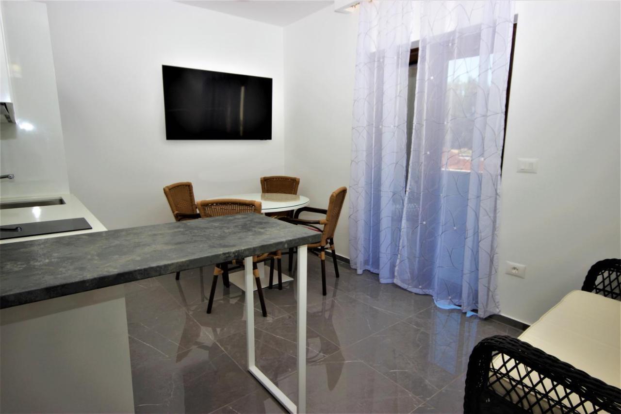 Apartments Smitran バニョレ エクステリア 写真