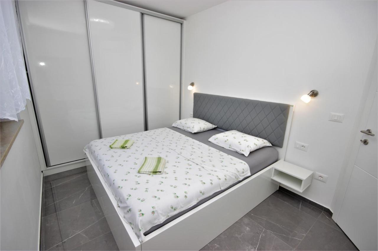 Apartments Smitran バニョレ エクステリア 写真